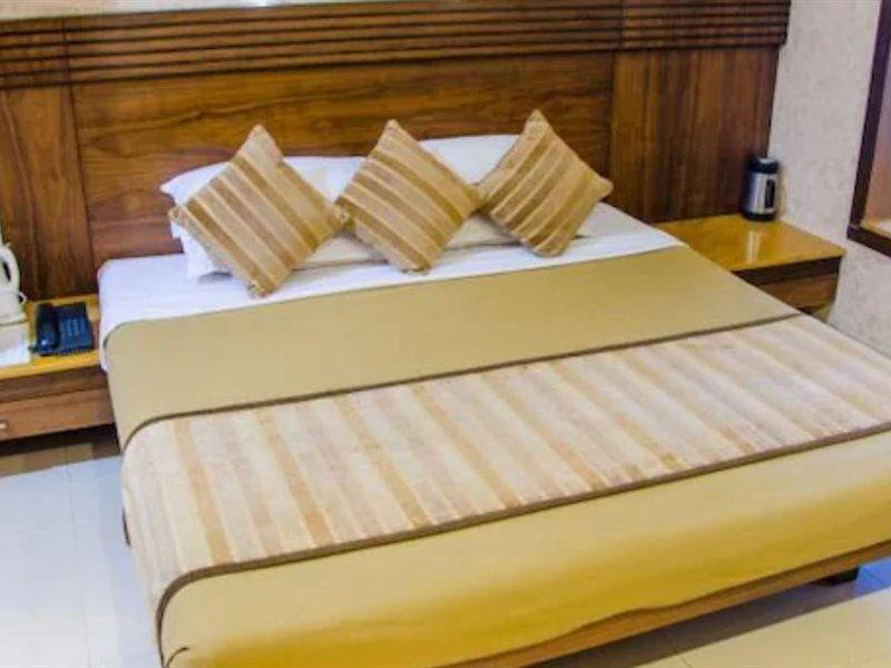 Hotel Chandralok Lonavala Eksteriør billede
