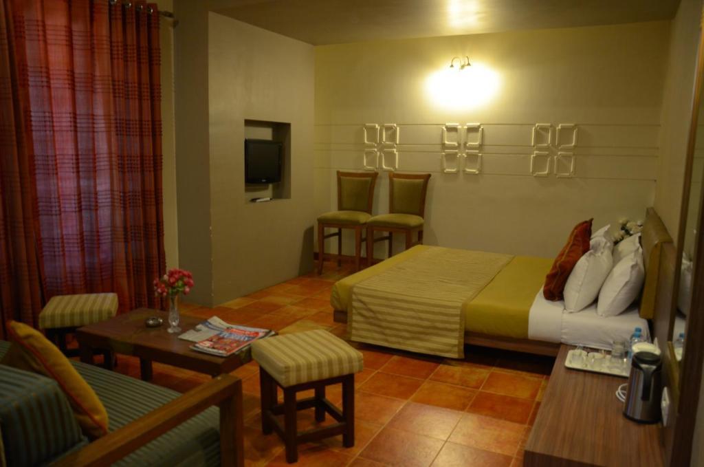 Hotel Chandralok Lonavala Værelse billede