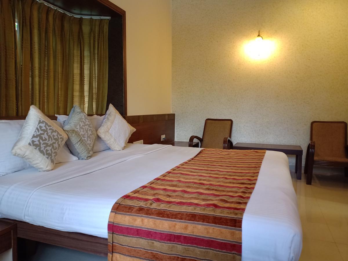 Hotel Chandralok Lonavala Eksteriør billede