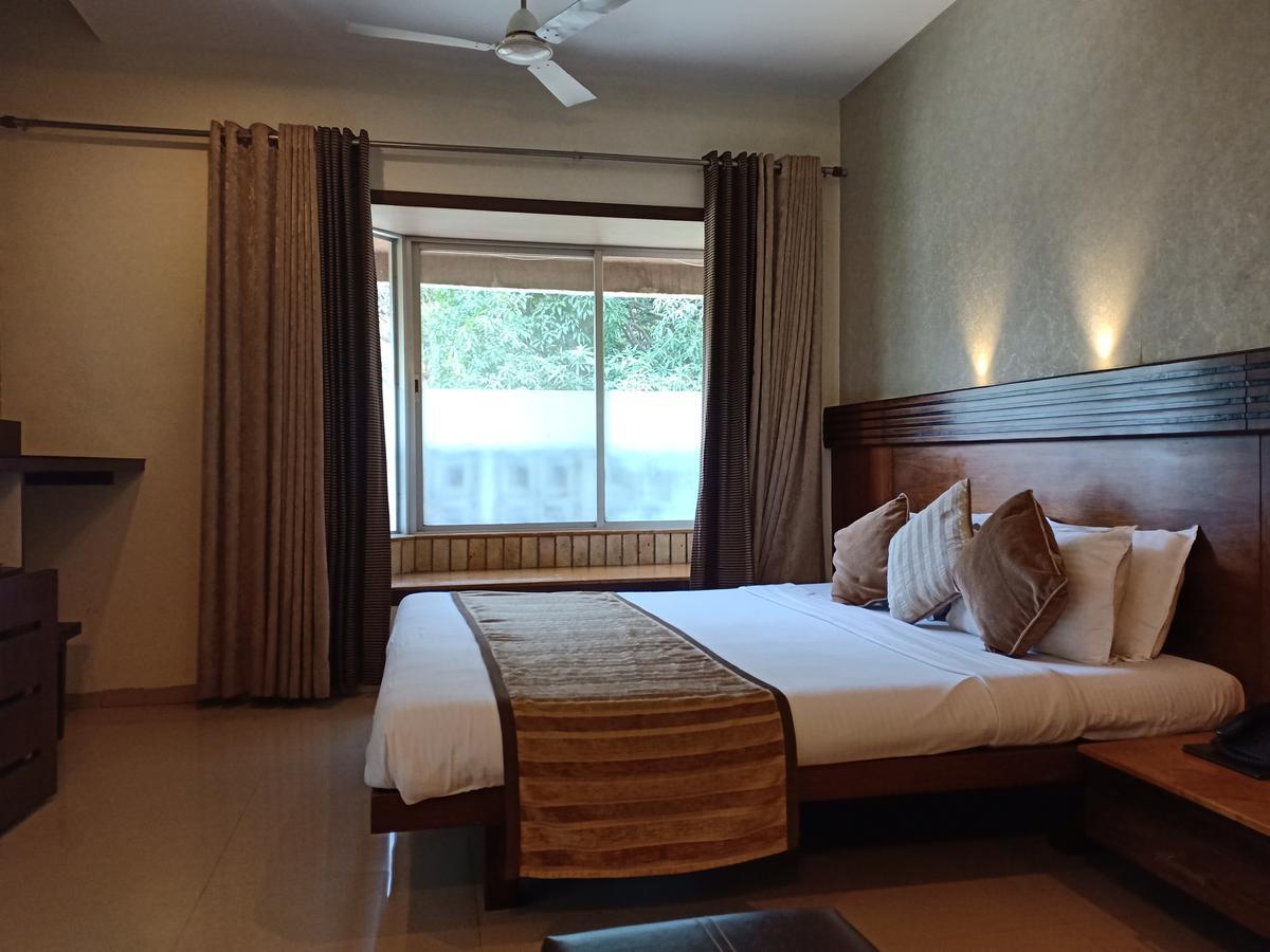 Hotel Chandralok Lonavala Eksteriør billede
