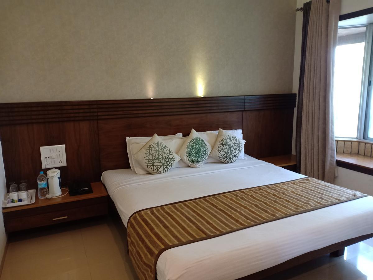 Hotel Chandralok Lonavala Eksteriør billede