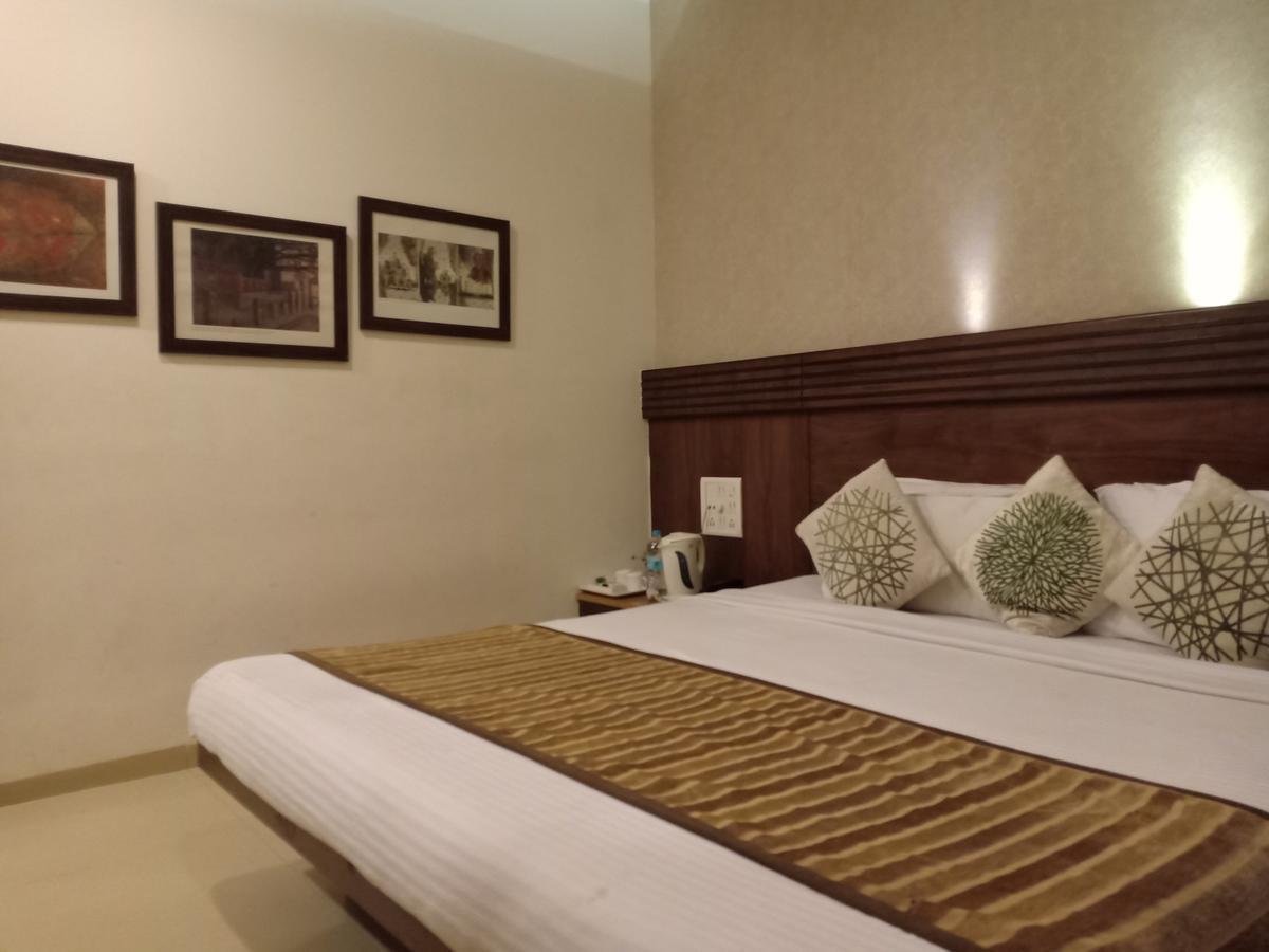 Hotel Chandralok Lonavala Eksteriør billede