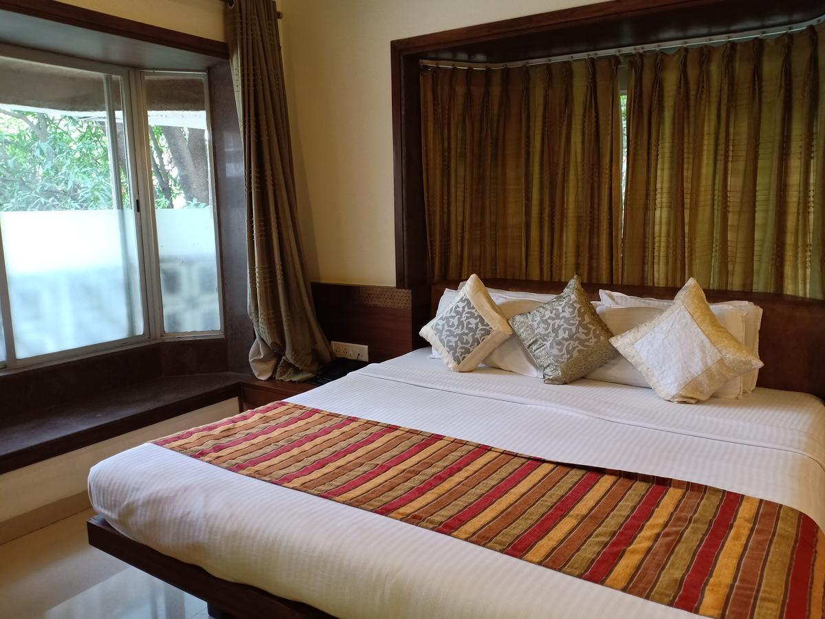 Hotel Chandralok Lonavala Eksteriør billede